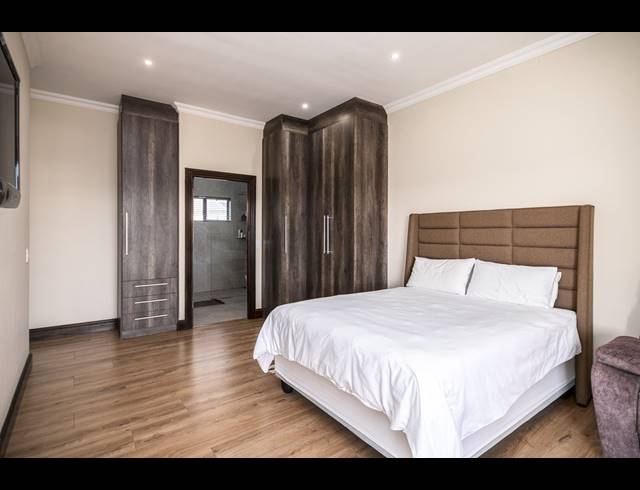 5 BEDROOM HOUSE TO LET IN PARKLANDS NORTH